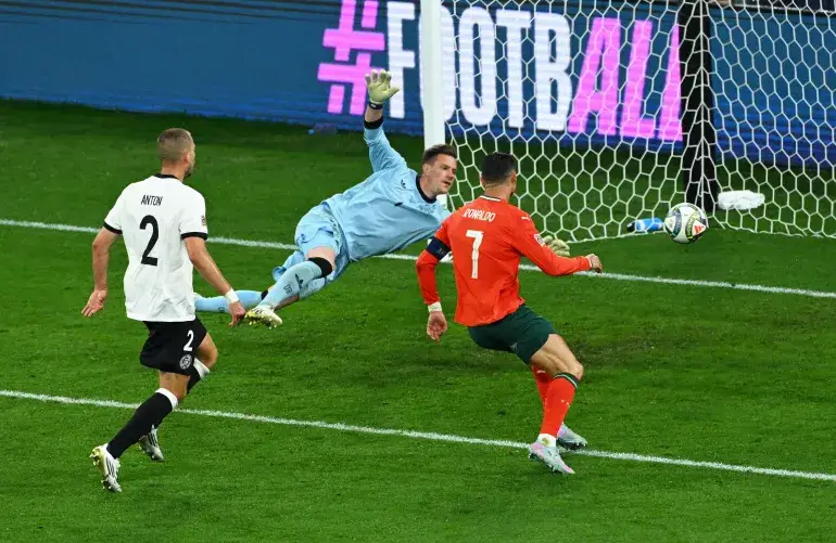 Christiano Ronaldo against Ter Stergen. Portugal 2:1 against Germany